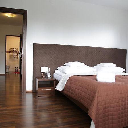 Noclegi Prestige โนวิซอนช์ ภายนอก รูปภาพ